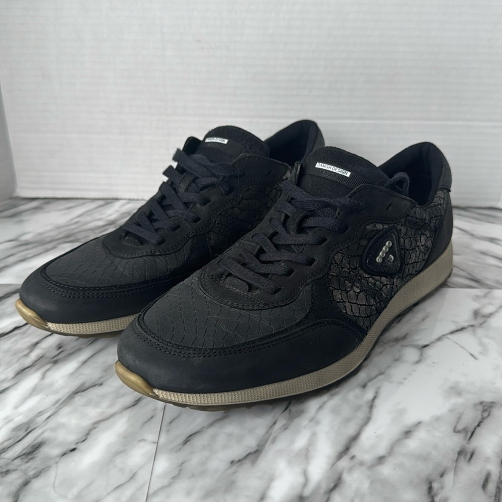 Ecco sneaker shoes with faux snakeskin women’s size 42 black - Picture 1 of 10